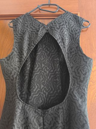 Vestido corto negro con textura