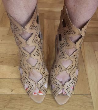 Botín Zara Beige con Diseño Calado