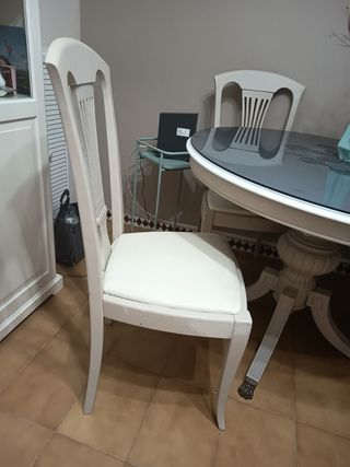 Mesa redonda comedor diámetro  110 cm y 4 sillas,