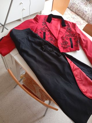 Traje corto señora rojo y negro