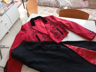 Traje corto señora rojo y negro