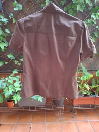 Camisa marrón manga corta