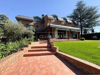 Chalet en alquiler en Piovera - Conde Orgaz en Madrid