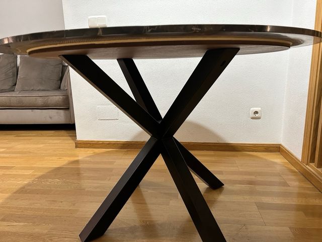 Mesa redonda de mármol