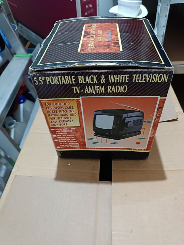 TV Portátil PEAK AM/FM Roja 5.5