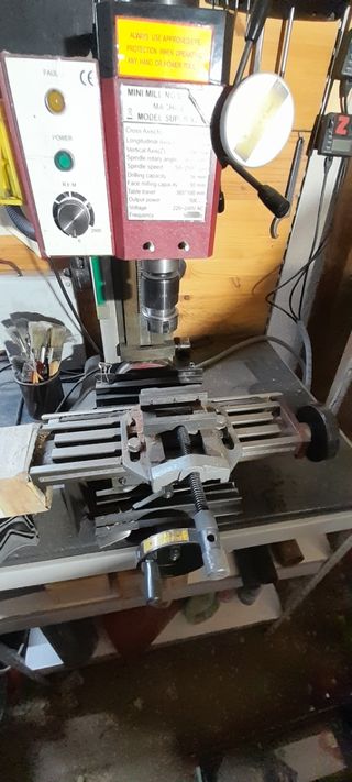 Torno, fresadora y utillaje