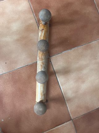 Perchero de madera con 4 colgadores