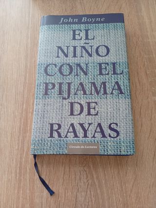 El niño con el pijama de rayas