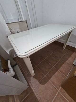 Mesa extensible , lacada.