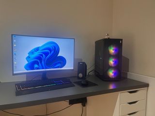 PC, incluye monitor,teclado y altavoces