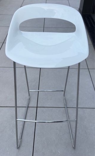 Sillas altas blancas nuevas