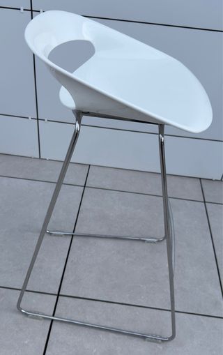 Sillas altas blancas nuevas