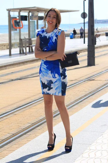 Vestido ajustado neopreno manga capa azul Zara