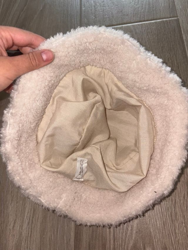 Gorro bucket Mango beige