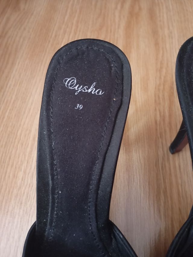 Sandalias Oysho Talla 39 con Plumas Negras