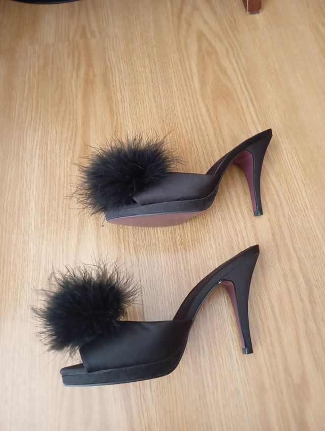 Sandalias Oysho Talla 39 con Plumas Negras