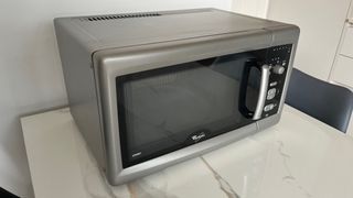 Microondas Whirlpool plateado