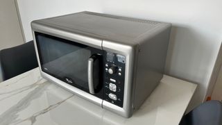 Microondas Whirlpool plateado