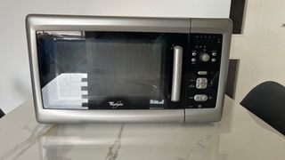 Microondas Whirlpool plateado