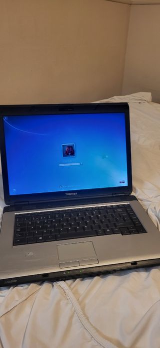 Portátil Toshiba Satellite L300 Plata/Negro