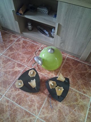 Lámparas de techo: 2 plafones y 1 globo