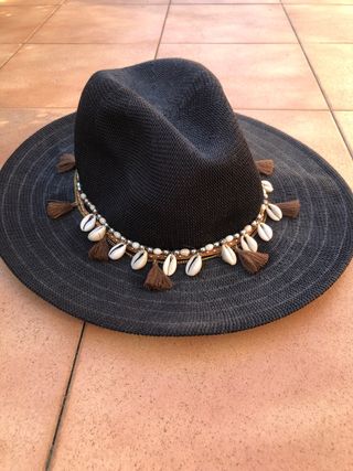 Collares de conchas y cuentas