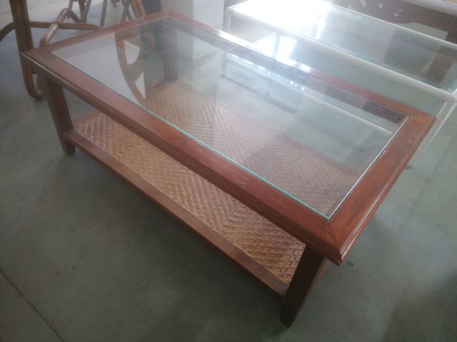 Mesa de centro de madera y cristal