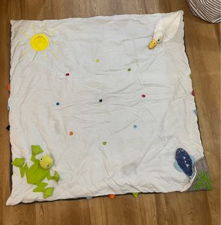 Alfombra de actividades infantil