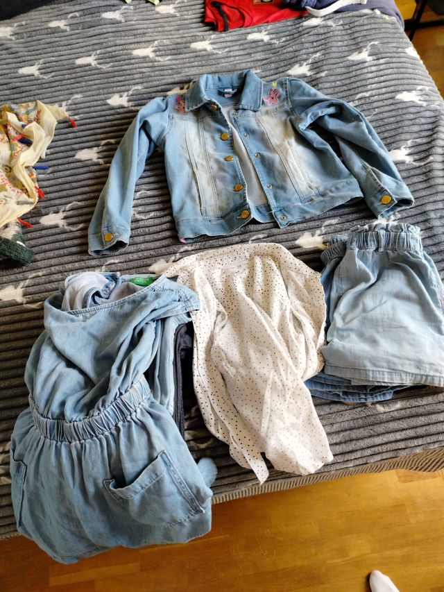 Lote Ropa Niña de 6 a 9 años en Vitoria 
