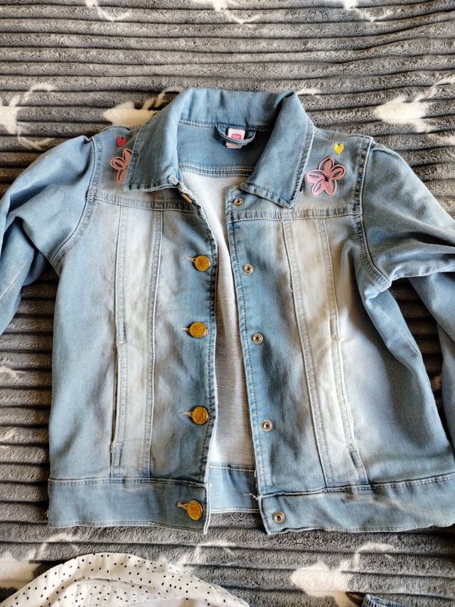 Lote Ropa Niña de 6 a 9 años en Vitoria 
