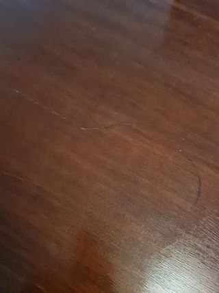 Mesa de comedor de madera marrón