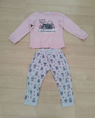 Pijama niña 36 meses + camiseta de regalo