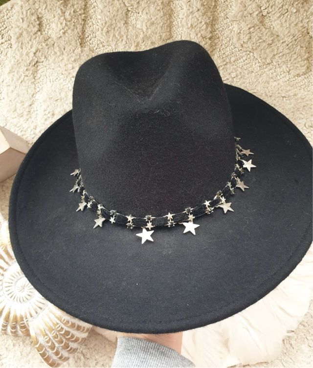 Sombrero Zara Negro con Estrellas