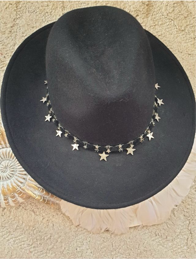 Sombrero Zara Negro con Estrellas