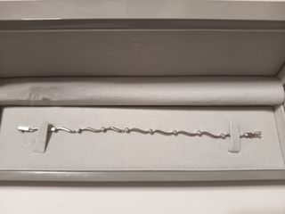 Pulsera de oro blanco de 18K ondulado y diamantes
