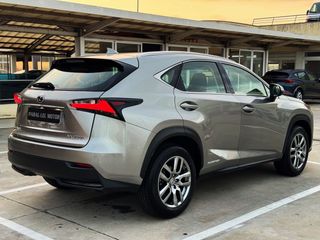 Lexus NX 2.5 300h EXECUTIVE 4WD con CUERO COMPLETO, CÁMARA TRASERA... 
