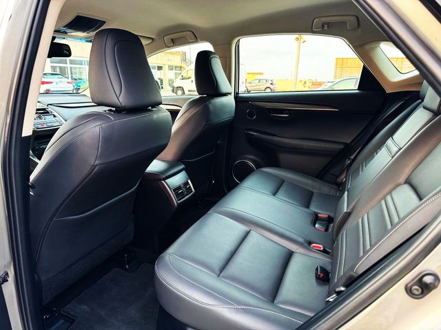 Lexus NX 2.5 300h EXECUTIVE 4WD con CUERO COMPLETO, CÁMARA TRASERA...