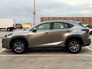 Lexus NX 2.5 300h EXECUTIVE 4WD con CUERO COMPLETO, CÁMARA TRASERA... 