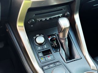 Lexus NX 2.5 300h EXECUTIVE 4WD con CUERO COMPLETO, CÁMARA TRASERA... 