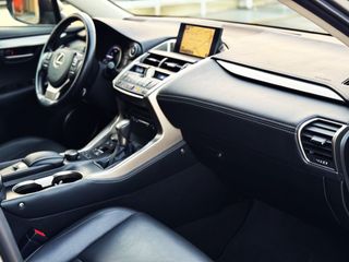 Lexus NX 2.5 300h EXECUTIVE 4WD con CUERO COMPLETO, CÁMARA TRASERA... 