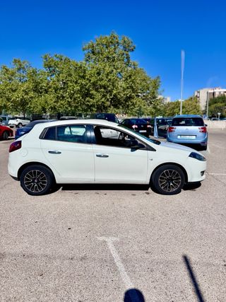 FIAT BRAVO 1.6 16v EASY 105CV – AÑO 2015 – DIÉSEL 