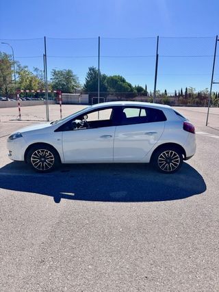 FIAT BRAVO 1.6 16v EASY 105CV – AÑO 2015 – DIÉSEL 