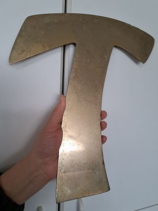 Lettera T in ottone