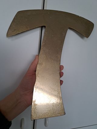Lettera T in ottone