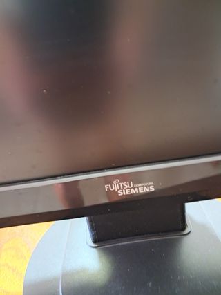 Pantalla Fujitsu Siemens Negra