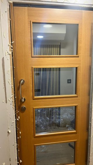 Puerta corredera madera con cristales