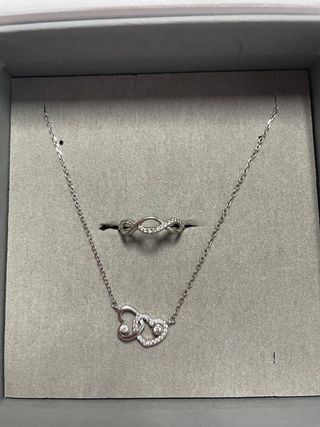 Conjunto de Joyería: Collar y Anillo Infinito
