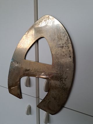 Lettera A ex insegna in ottone