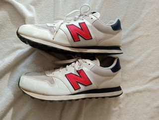Zapatillas New Balance Clásicas Blancas y Rojas