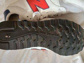 Zapatillas New Balance Clásicas Blancas y Rojas